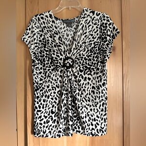 Josephine Chaus Women’s V-neck Sleeveless Top black and white animal print EUC